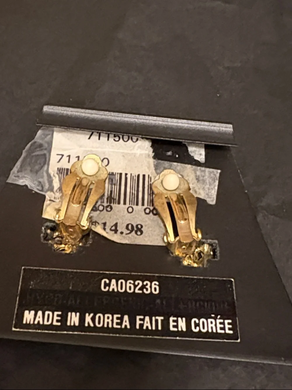 Made in Korea, vintage rhinestone earrings clip on gold tone - Picture 3 of 5